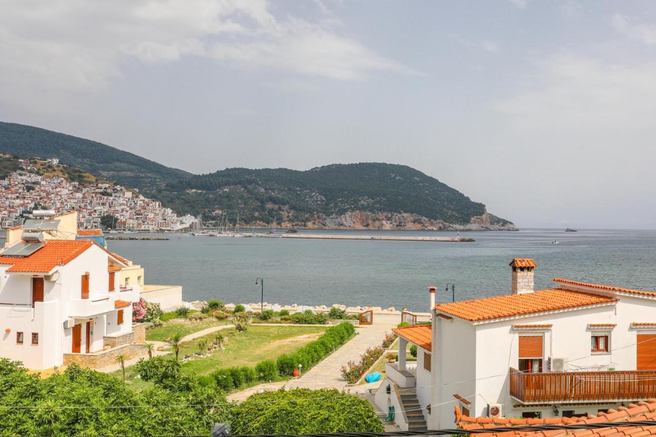 Fotis *