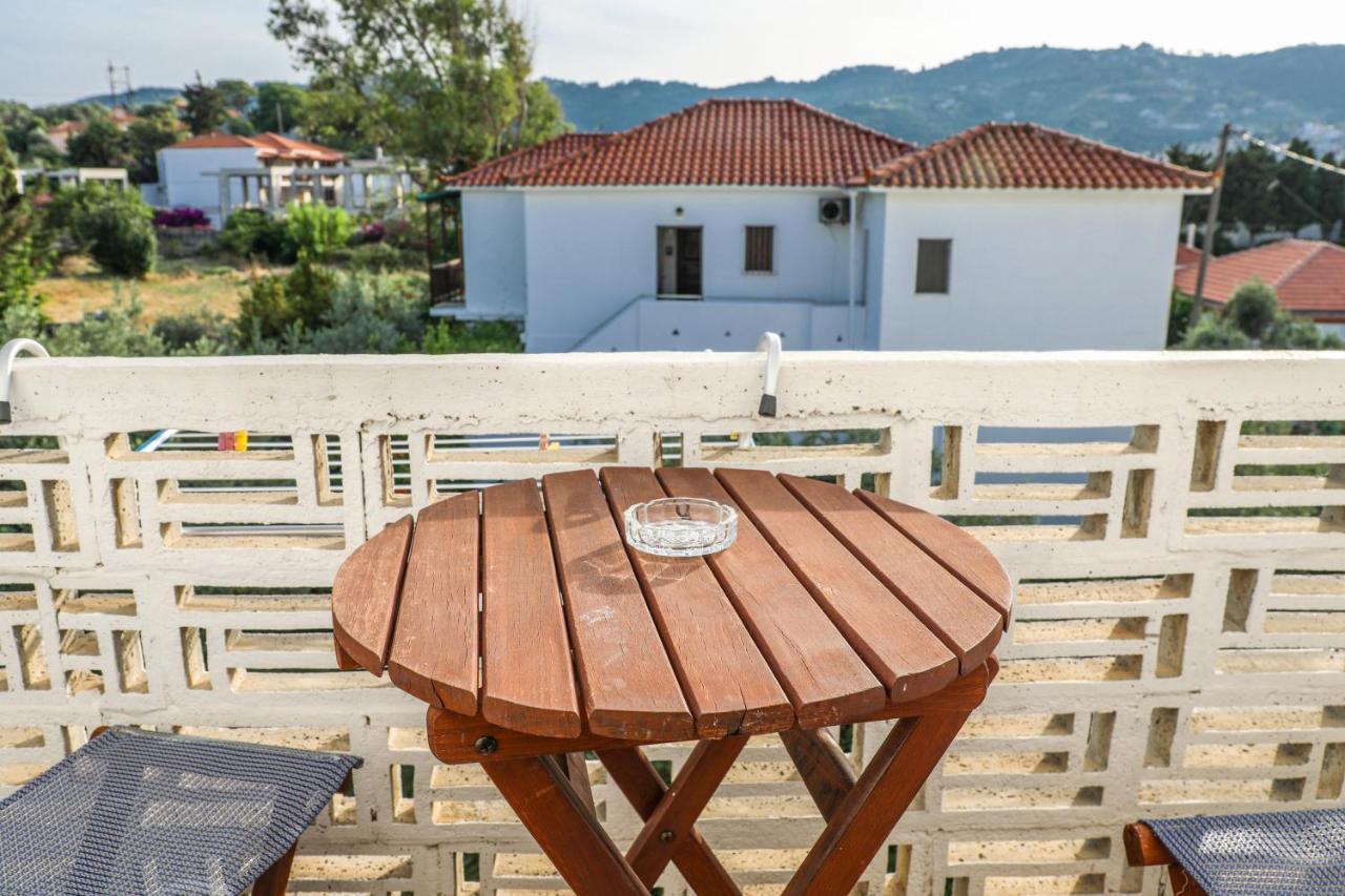 Fotis *