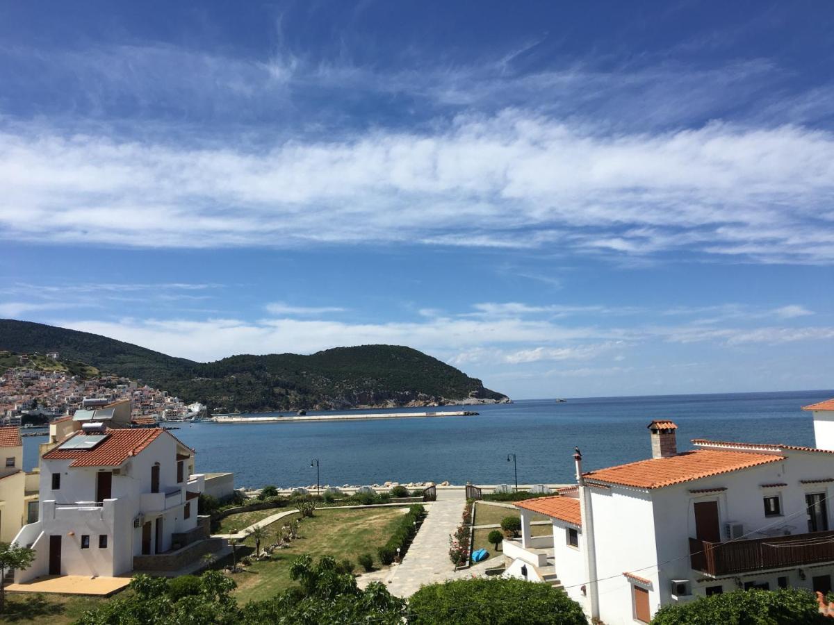 Fotis