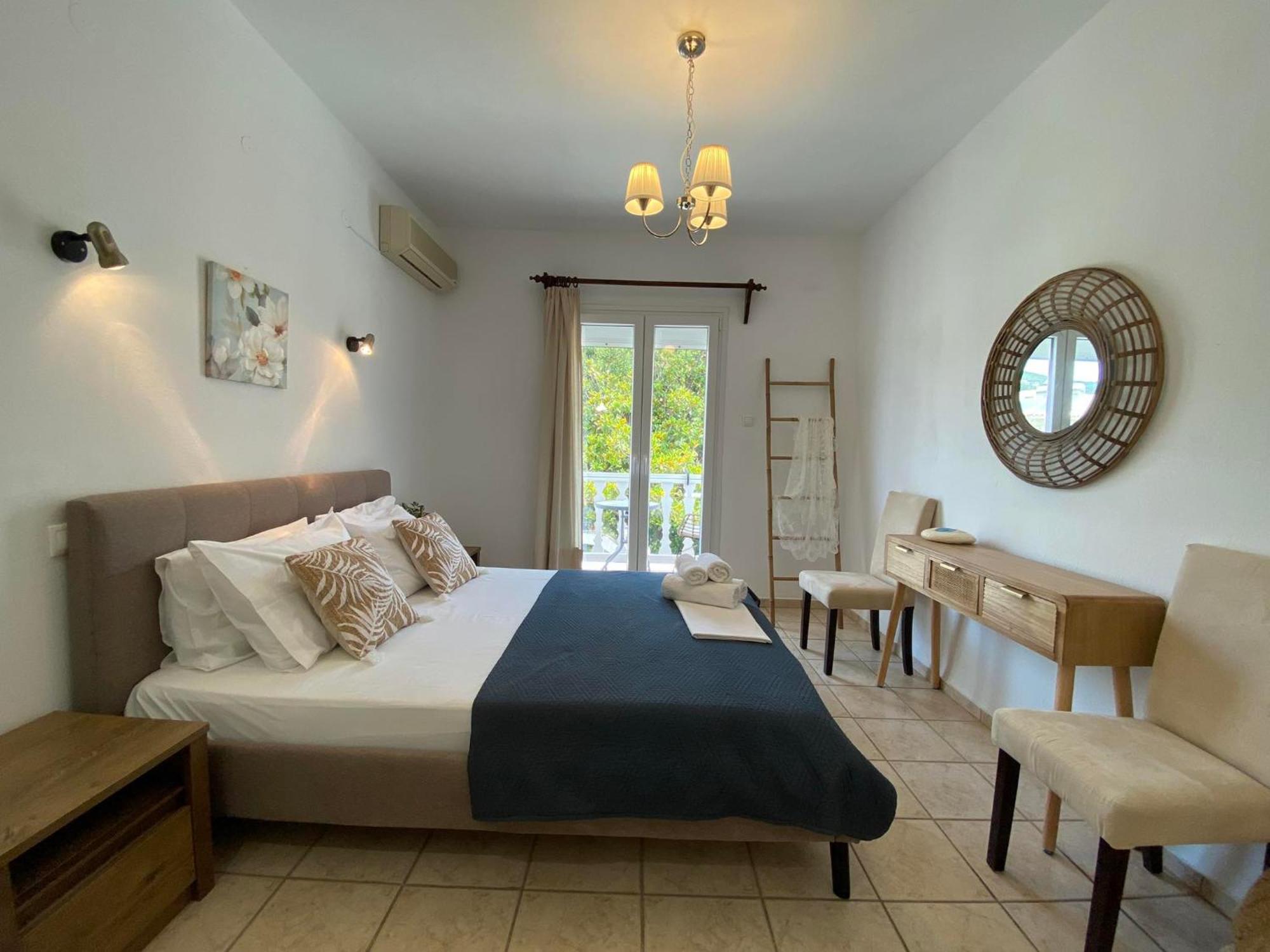 Fotis Skopelos Town
