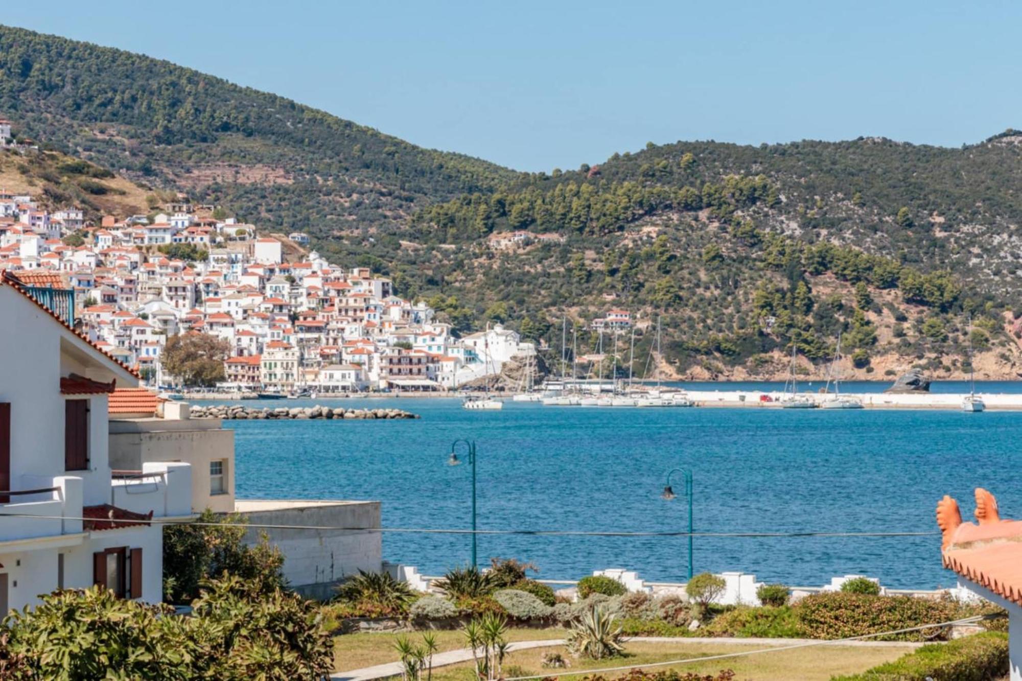 Fotis